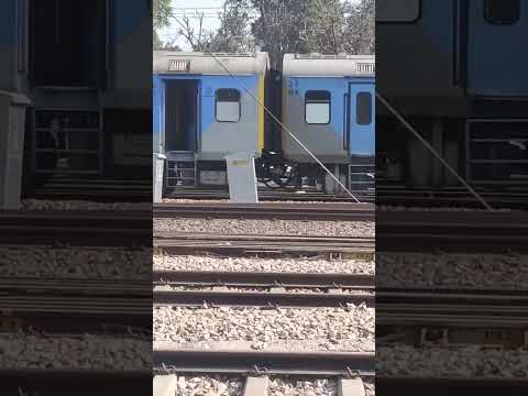 12004 Swarn Shatabdi Express depart from Etawah Junction #indianrailways #etawahjunction #railwayexp