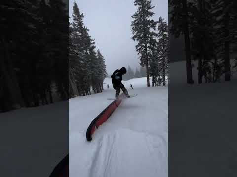 Back lip same-way into the badussy @986productions #snowboarding #snowboard