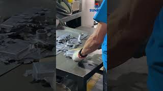 Aluminum alloy die casting trimming.⚒️#sunrisemetal #aluminumdiecasting