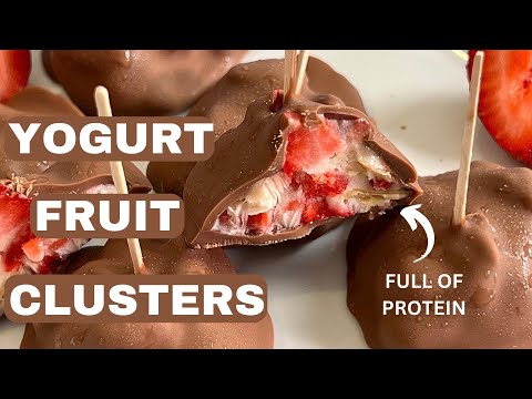 Toothpick Hack For Making Yogurt Fruit Clusters!