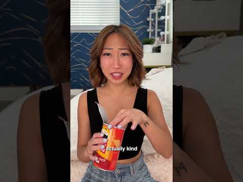 I tried Korean Garlic Pringles! #mukbang #asmr #pringles #snack #snackreview #garlic #butter #food